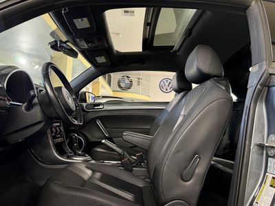 2017 Volkswagen Beetle — photo 10 view