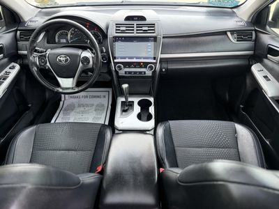 2014 Toyota Camry — photo 14 view
