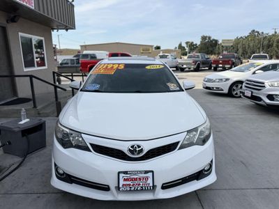 2014 Toyota Camry — photo 8 view