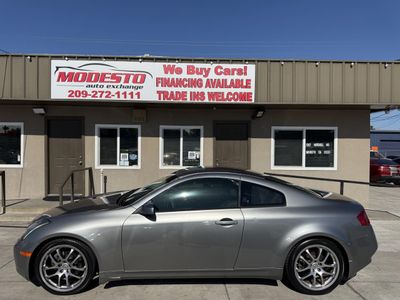 2005 Infiniti G35 — engine compartment view