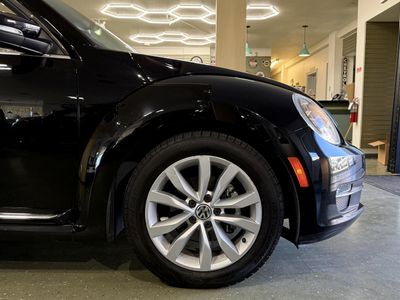 2014 Volkswagen Beetle Convertible — photo 33 view