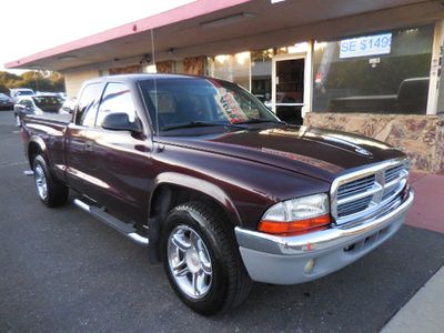 2004 Dodge Dakota in Burgundy — front three-quarter view
