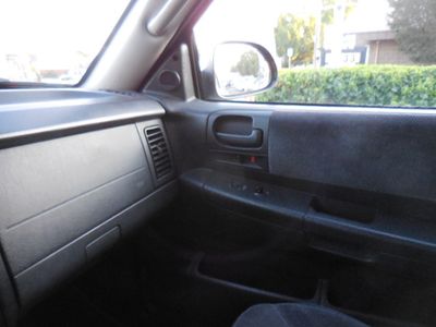 2004 Dodge Dakota — photo 18 view