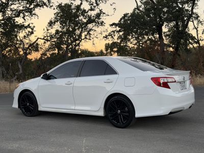 2014 Toyota Camry — photo 8 view