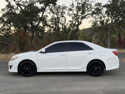 2014 Toyota Camry — photo 9 view