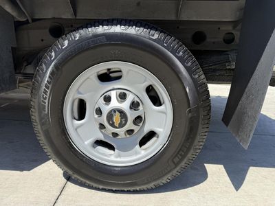 2016 Chevrolet Silverado — photo 15 view