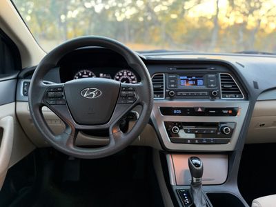2015 Hyundai Sonata — photo 18 view