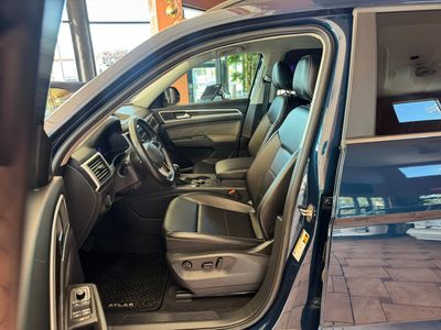 2022 Volkswagen Atlas — photo 9 view