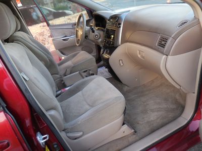 2008 Toyota Sienna — photo 11 view