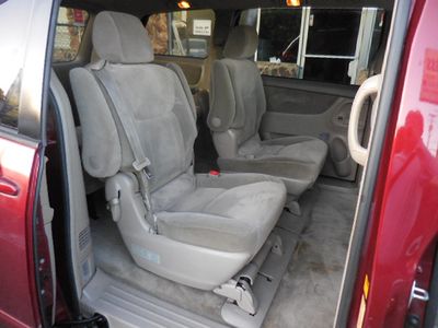 2008 Toyota Sienna — photo 12 view