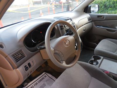 2008 Toyota Sienna — photo 16 view