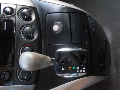 2008 Toyota Sienna — photo 19 view