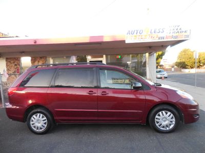 2008 Toyota Sienna — side profile view