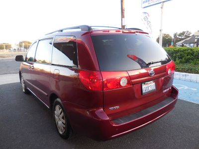 2008 Toyota Sienna — detail view