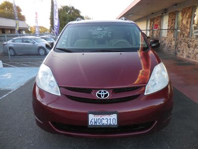 2008 Toyota Sienna — photo 8 view