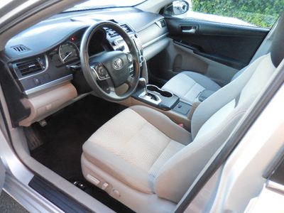 2012 Toyota Camry — photo 10 view