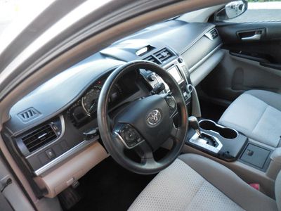 2012 Toyota Camry — photo 17 view