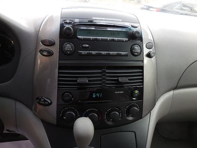 2007 Toyota Sienna — photo 17 view