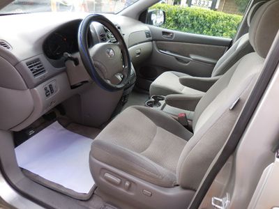 2007 Toyota Sienna — photo 9 view