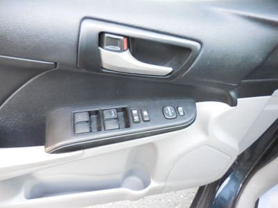 2013 Toyota Camry — photo 18 view