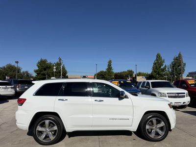 2014 Jeep Grand Cherokee — side profile view