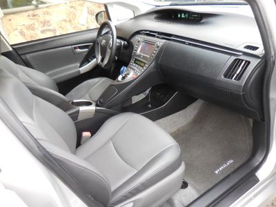2013 Toyota Prius Four — photo 10 view
