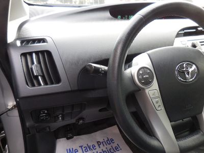 2013 Toyota Prius Four — photo 17 view