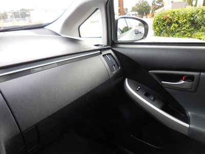 2013 Toyota Prius Four — photo 21 view
