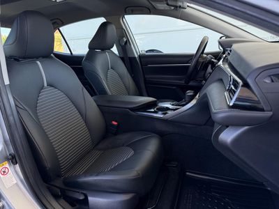 2019 Toyota Camry — photo 13 view