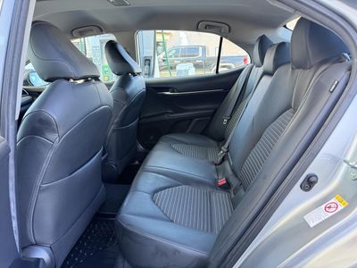 2019 Toyota Camry — photo 10 view