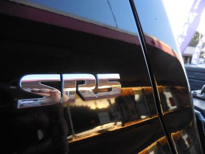 2018 Toyota Tundra — photo 10 view