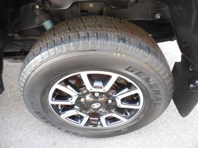 2018 Toyota Tundra — photo 30 view