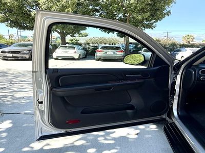 2009 Chevrolet Suburban — photo 18 view