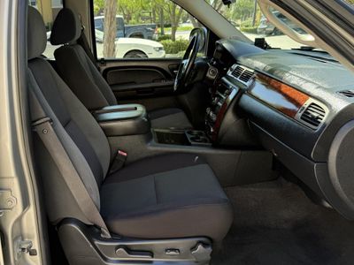 2009 Chevrolet Suburban — photo 14 view