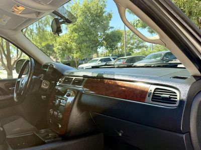 2009 Chevrolet Suburban — photo 12 view