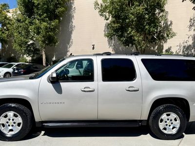 2009 Chevrolet Suburban — interior view