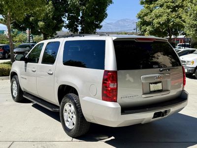 2009 Chevrolet Suburban — engine compartment view