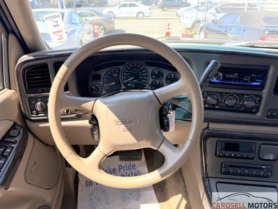 2002 GMC Yukon — photo 18 view