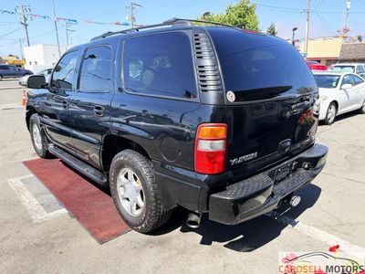 2002 GMC Yukon — engine compartment view