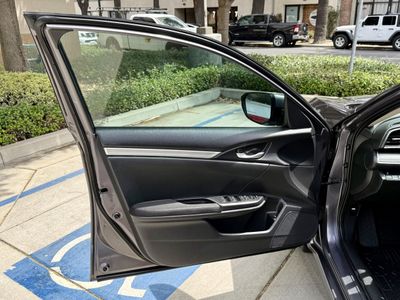 2017 Honda Civic — photo 17 view