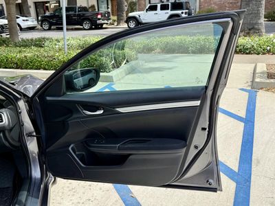 2017 Honda Civic — photo 18 view