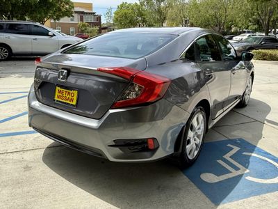 2017 Honda Civic — photo 8 view