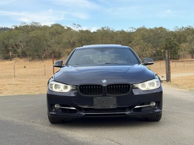 2013 BMW 3 Series — interior view
