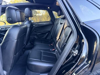 2015 Porsche Macan — photo 16 view