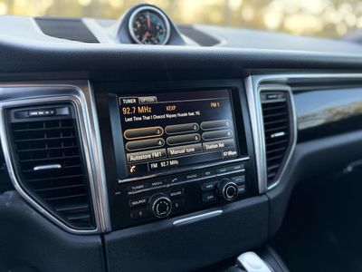 2015 Porsche Macan — photo 26 view