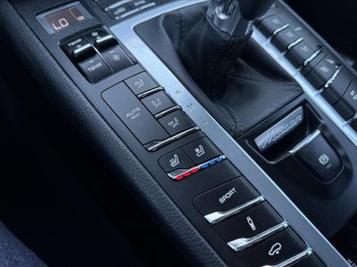 2015 Porsche Macan — photo 28 view