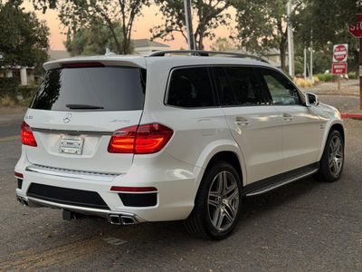 2014 Mercedes-Benz GL-Class — engine compartment view