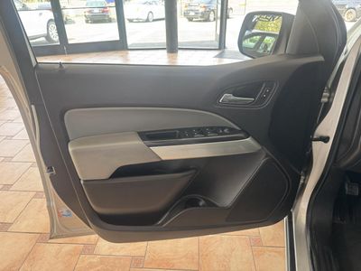 2016 Chevrolet Colorado LT — photo 9 view