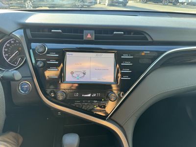 2018 Toyota Camry Hybrid — photo 11 view