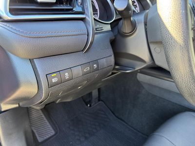 2018 Toyota Camry Hybrid — photo 13 view